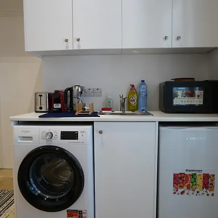 아파트 Two Bedroom W/ Balcony